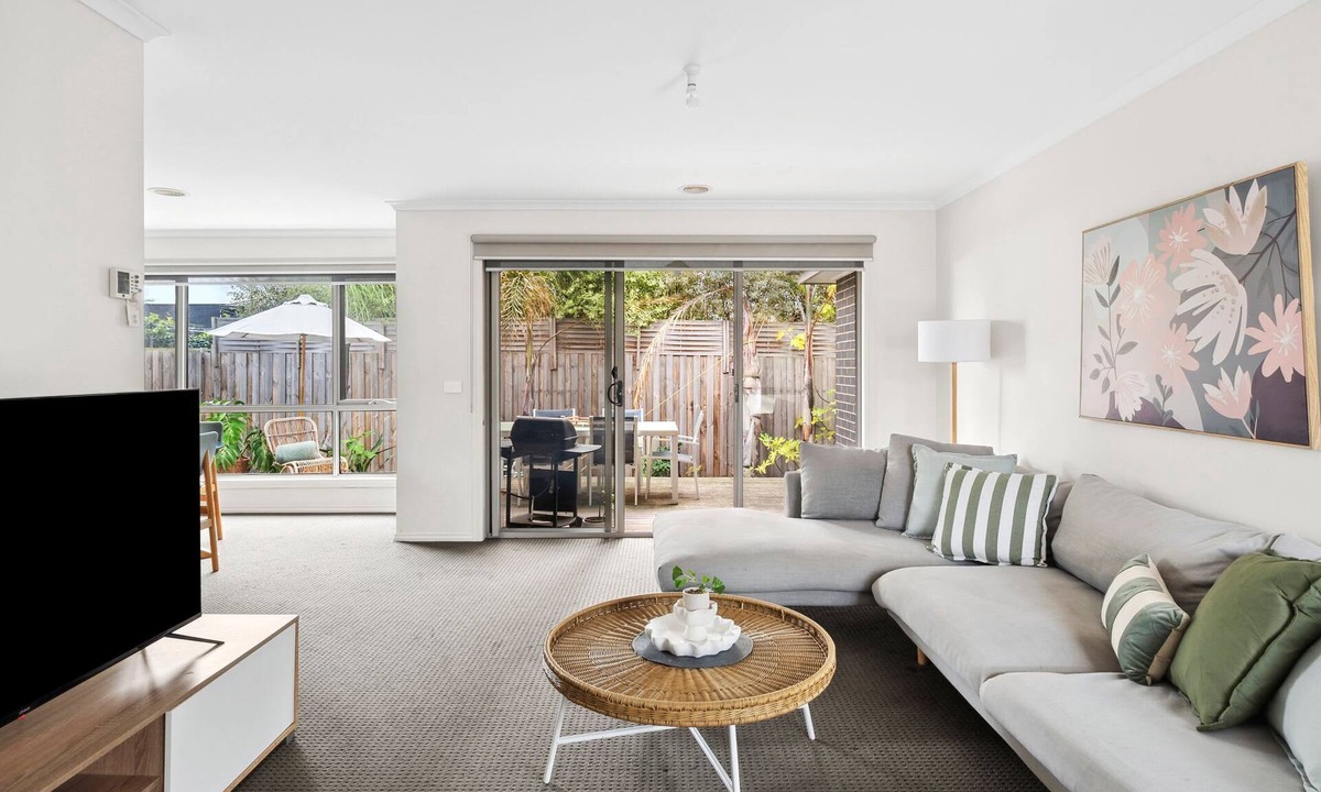 Geelong West House | Inviting West Addis Unit I Bring Your Pet