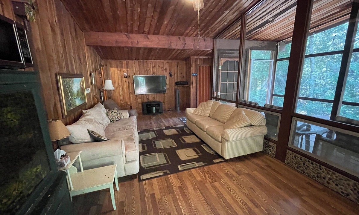 Kettle Point 44 Cottage | Ipperwash Beach Cottage