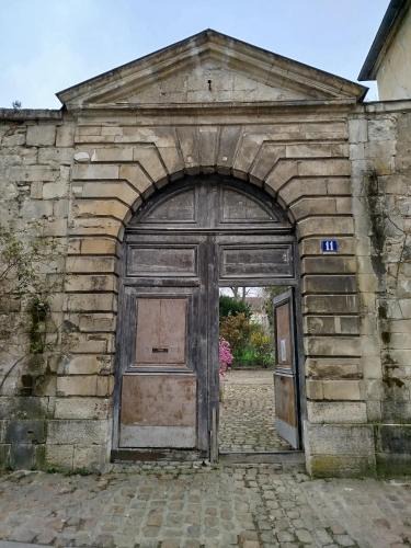 Senlis House | Irène