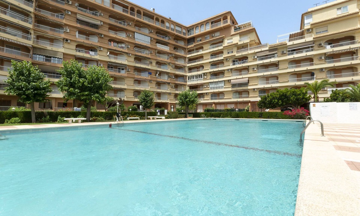 Playa de Gandia House | IRIS - Cozy flat with shared pool near the beach with Free Wifi