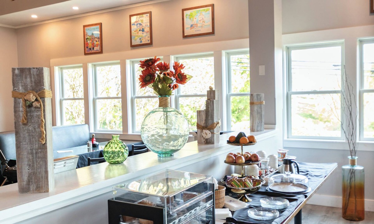 Teaticket Hotel | Iris Hotel Cape Cod