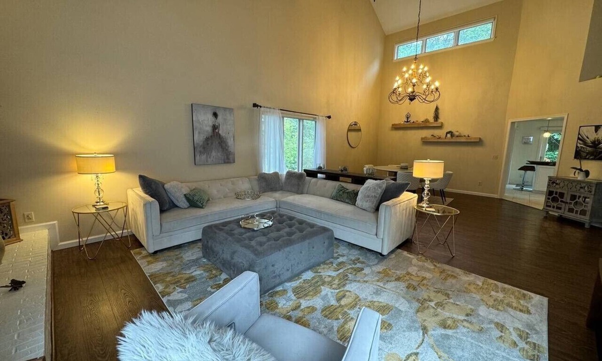 Granger House | Irish Family Villa! Close to ND!