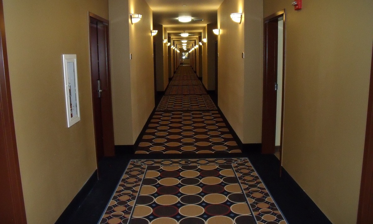 Lazbuddie Hotel | Irish Inn And Suites