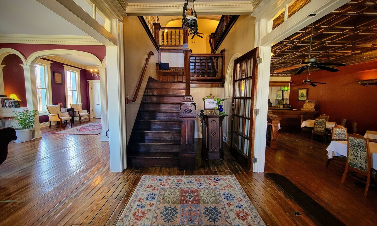 Blackwater House | Iron Horse Hotel