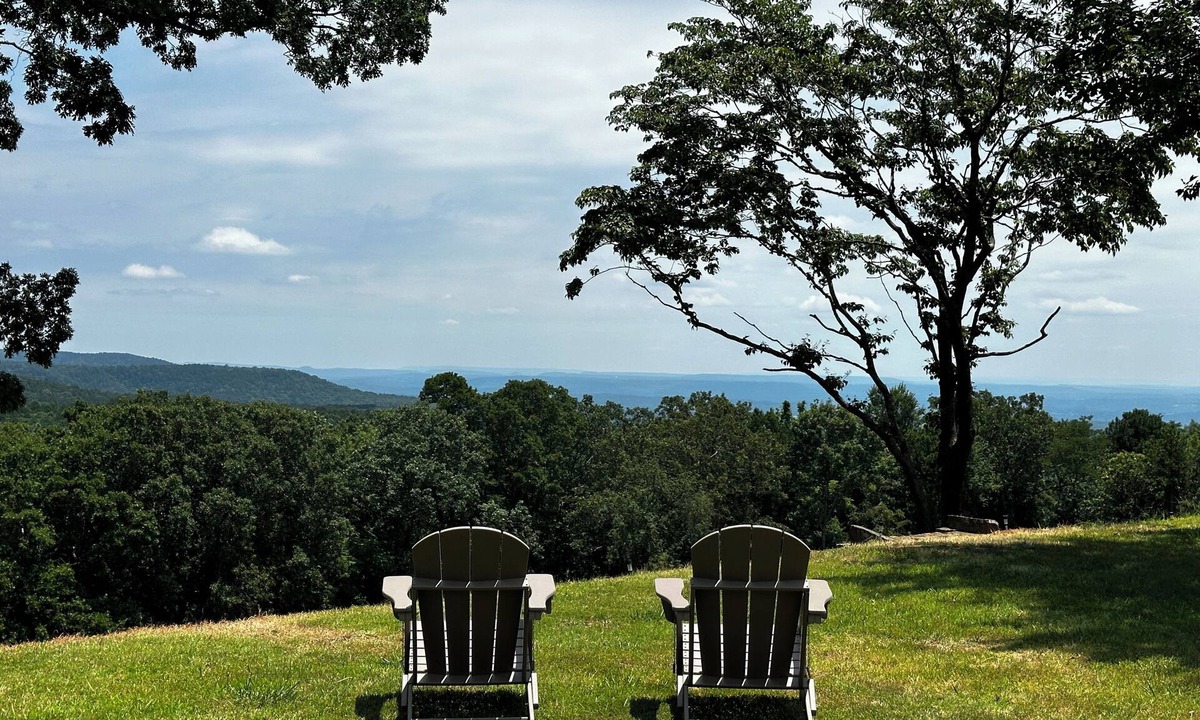 Ozone Cabin | Iron Mt. 2 Bedroom Cabin! Stunning Views! Fire Pit! Private Patio!