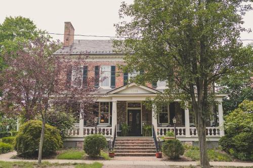 Old Town Fredericksburg Bed & Breakfast | Ironclad Inn and Bourbon Room
