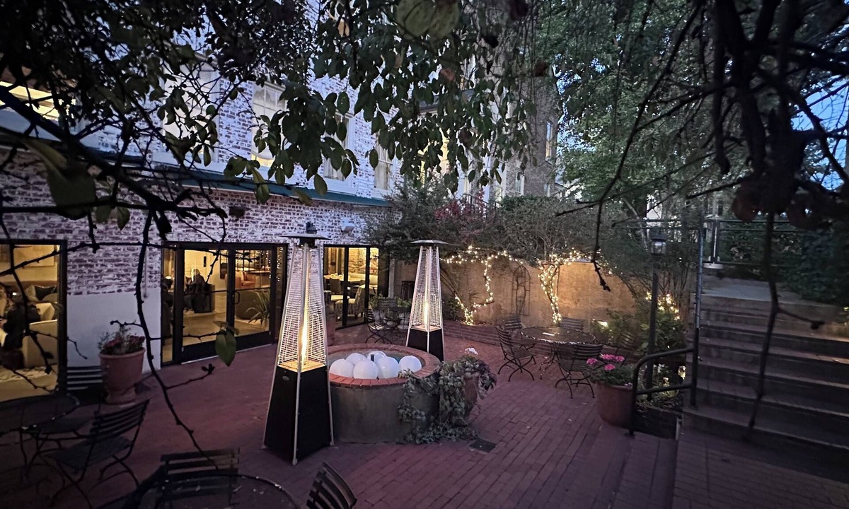 Fredericksburg Bed & Breakfast | Ironclad Inn & Bourbon Room