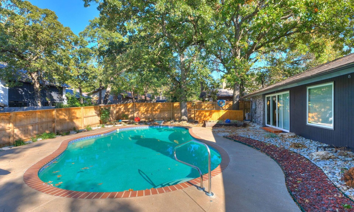 South Tulsa House | Ironwood House | 5BR Tulsa | Heated Pool