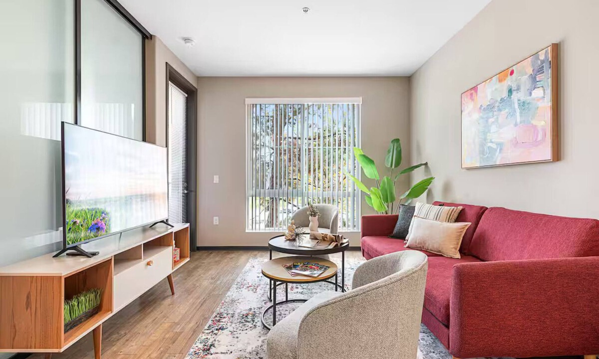 Tustin Apartment | Irvine Luxury Living - Pool, Gym & Prime Location