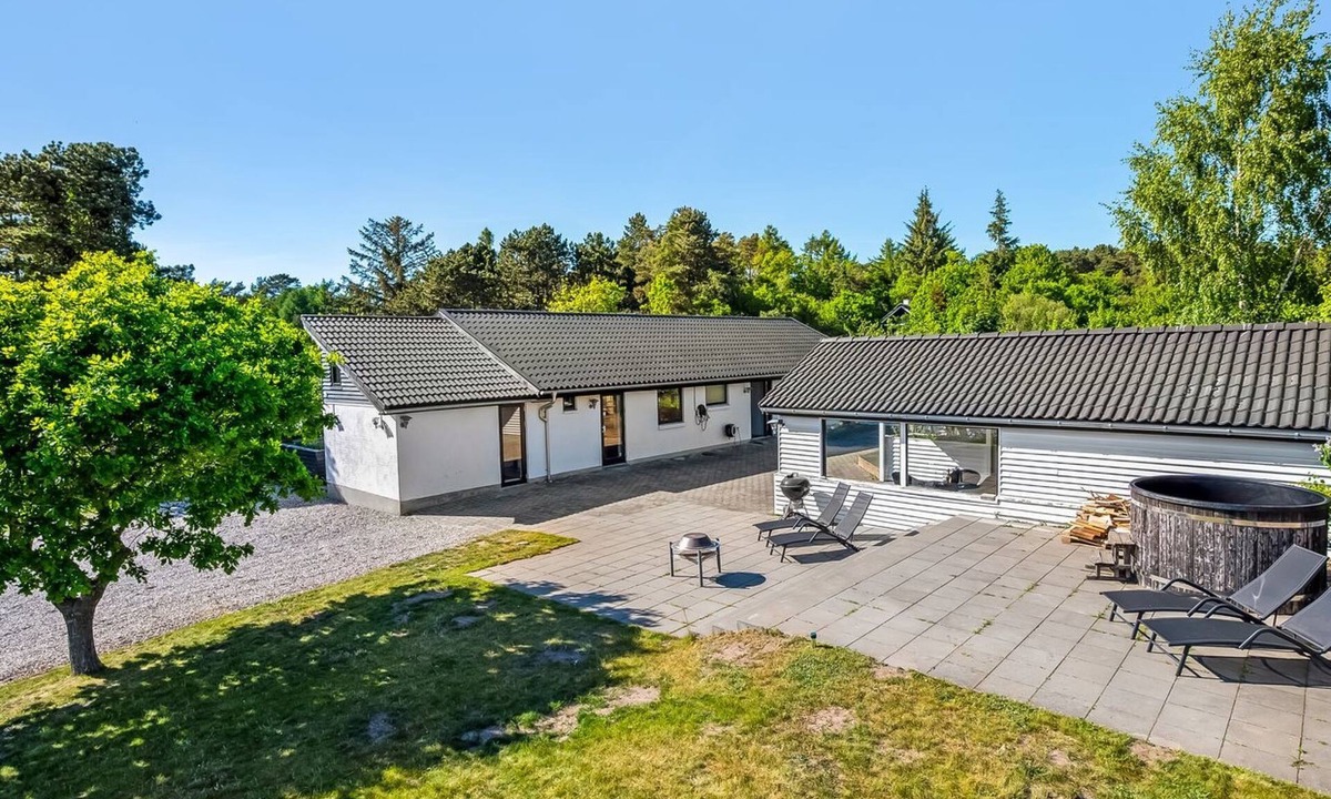 Lyngsbæk Strand House | "Isalie" - 300m from the sea by Interhome