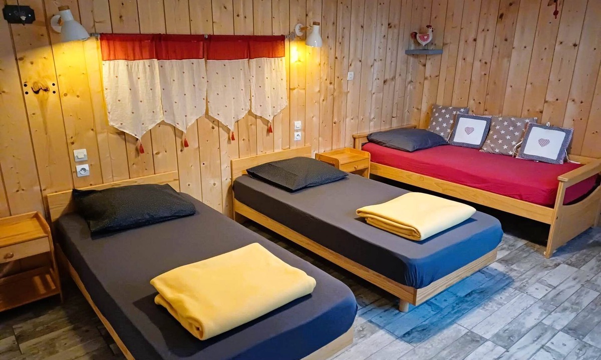 Arrens-Marsous Apartment | ISARDS HIKER 5-BED DORMITORY GR10