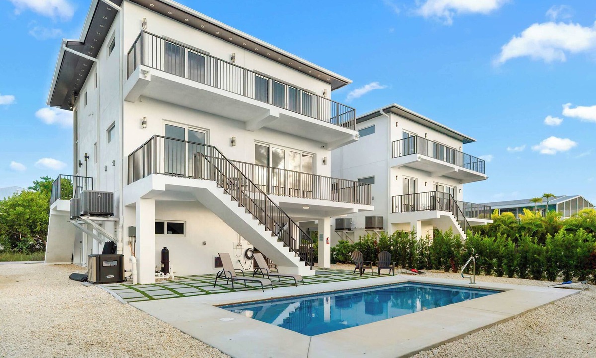 Marathon Villa | Isla Sol ~ Waterfront Oasis ~ Pool ~ Dock ~ Kayaks