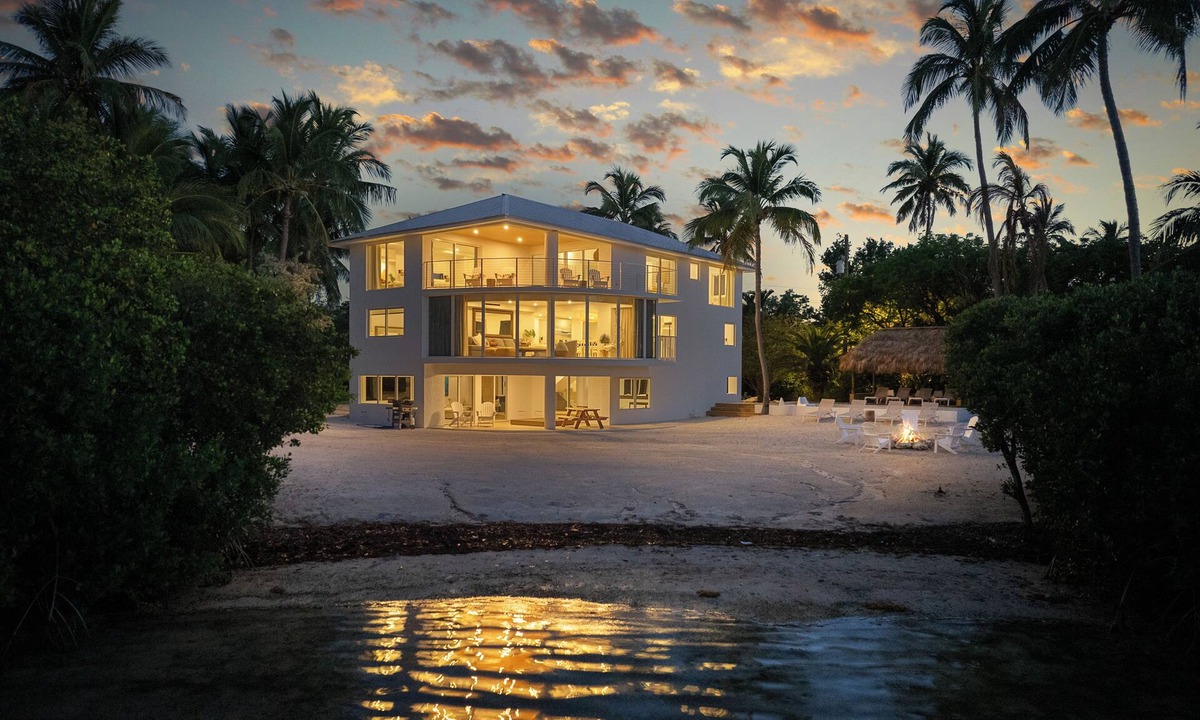 Islamorada House | Islamorada Beach Beachfront, Fire Pit & Pool