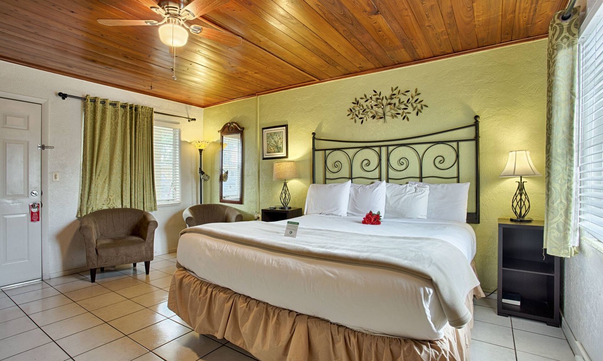 Venice Hotel | Island Breeze Inn
