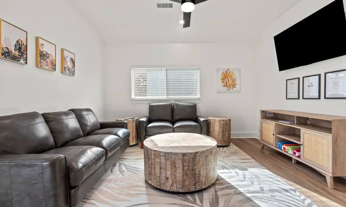 San Jacinto Apartment | Island Gems - Goldnn