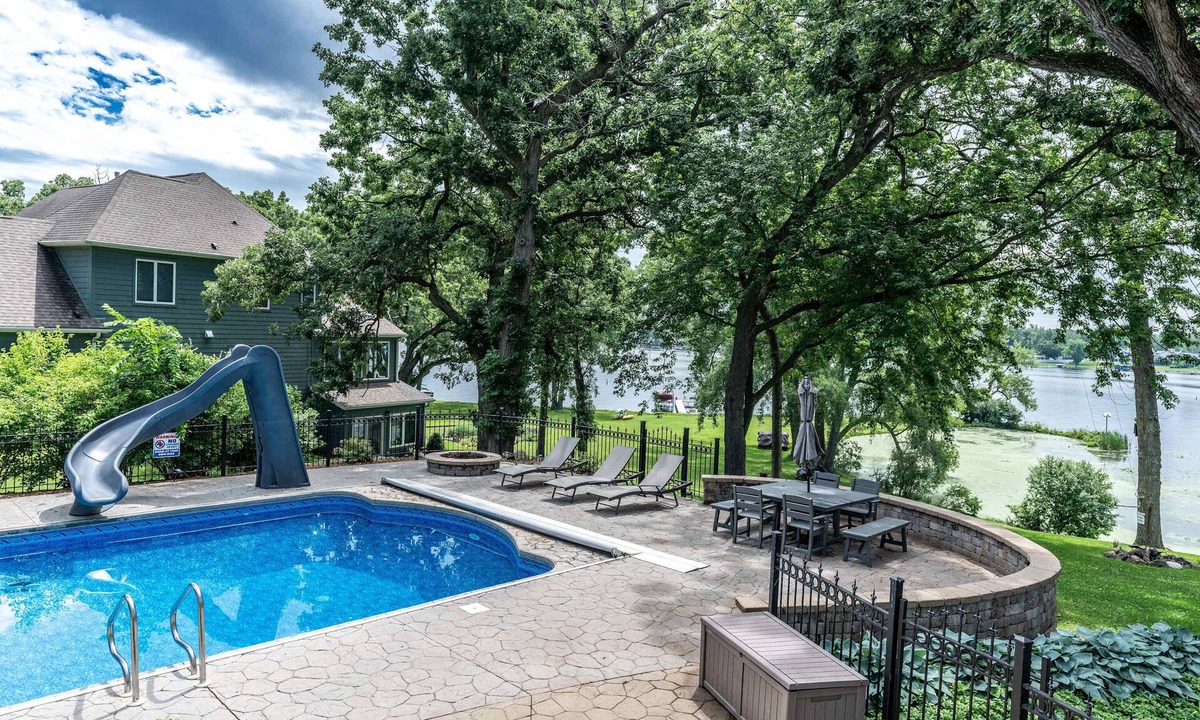 Delavan Lake House | Island Getaway on Delavan Lake