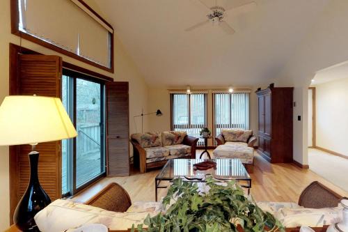 Oak Bluffs House | Island Getaway