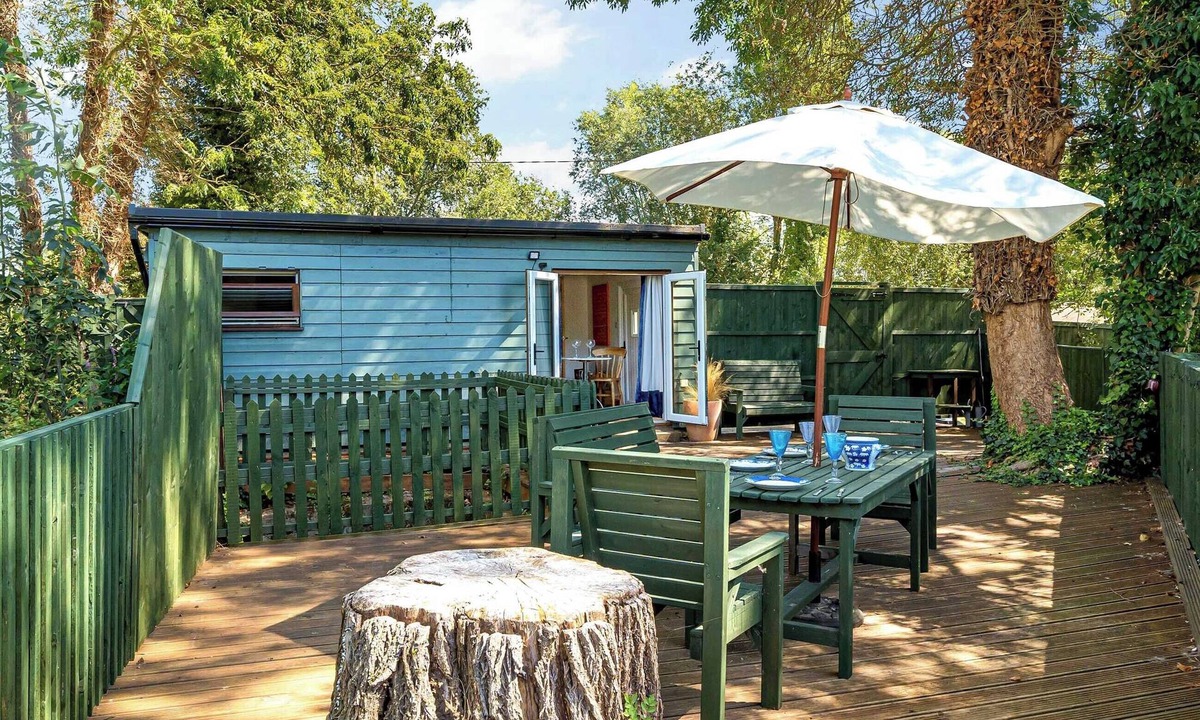 Chelmsford Cottage | Island Lodge - UK46767