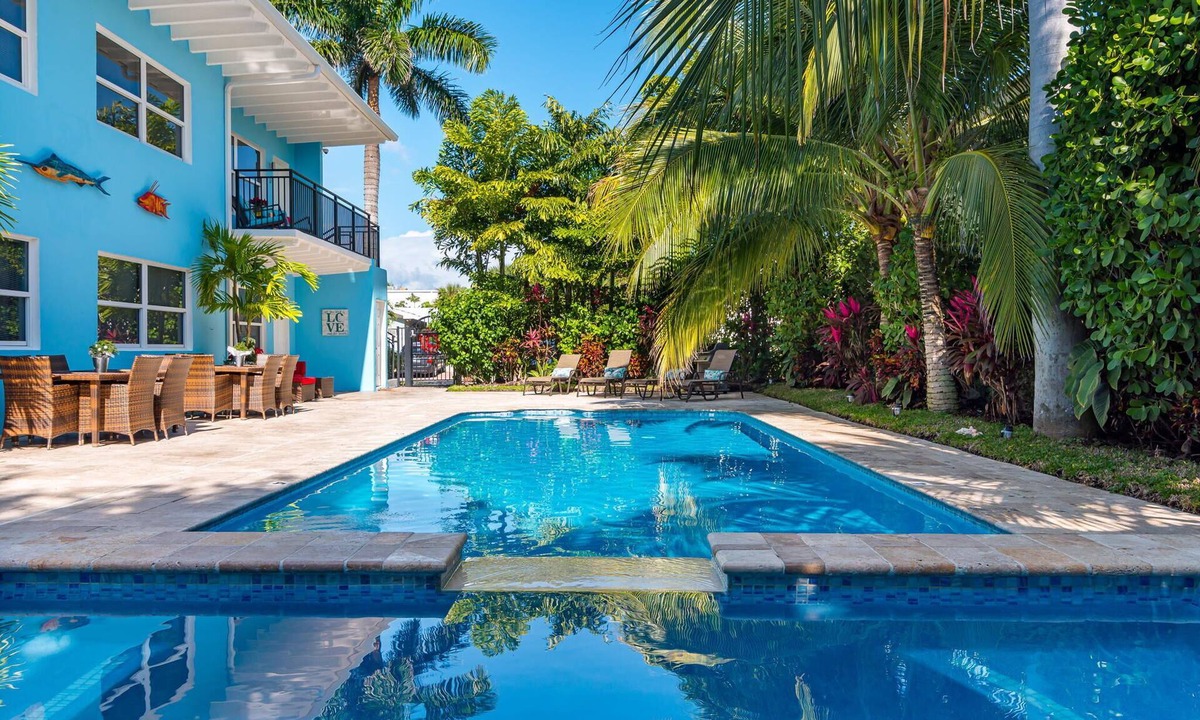 Palm Beach Shores Condo | ⭐Island Oasis!⭐Singer Island 2/2⭐Huge Pool+Spa