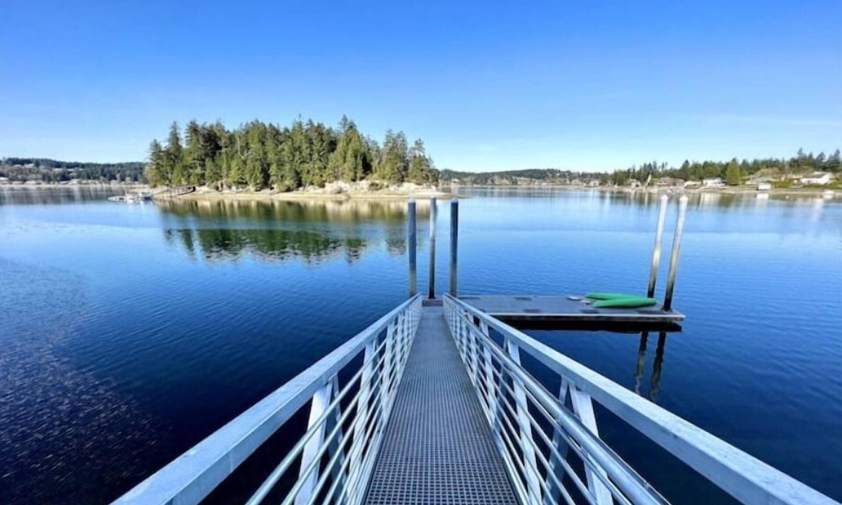 Fox Island House | Island Oasis-Waterfront w/Dock, Kayaks & SUP Board