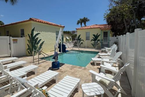 Madeira Beach House | Island Paradise Cottages - Complex