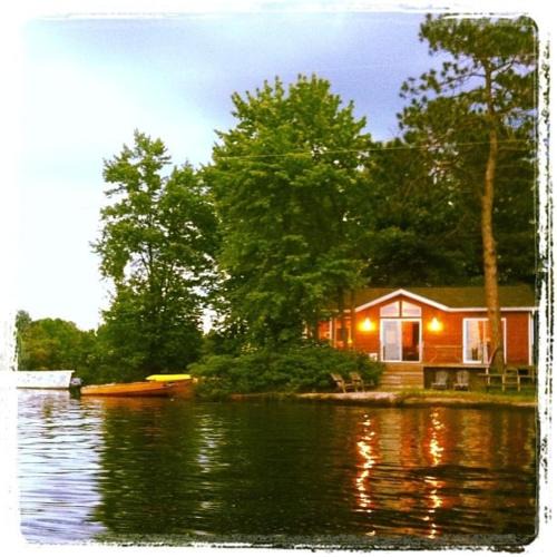 Nipissing House | Island Retreat at waters edge Boat&Motor Included