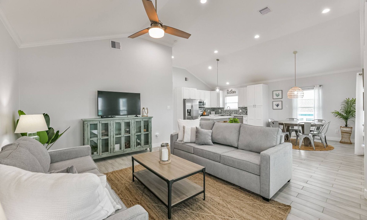 Galveston House | ISLAND TIME - Walking distance to beach + Amenities