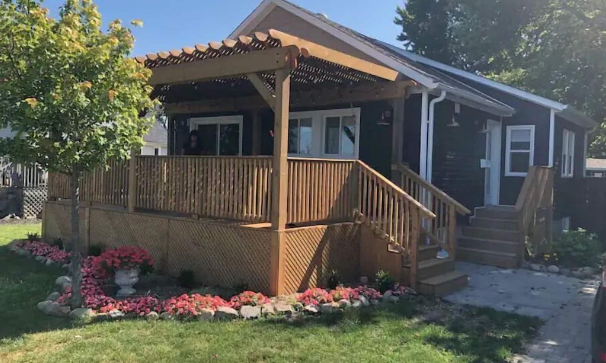 Boblo Island House | Island View Escape in Historic Amherstburg !