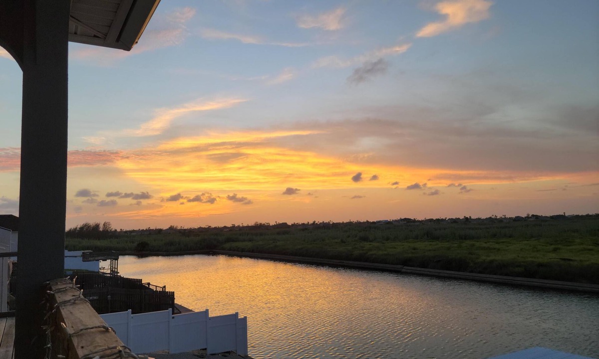 Corpus Christi Condo | Island Waterfront 3/2 Private Pool & Hot Tub with Boat Dock