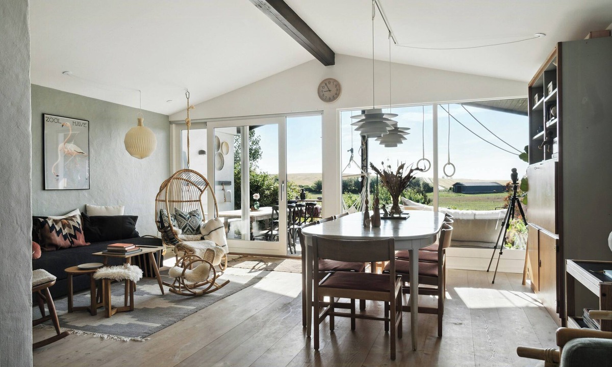 Avernako House | Island weekend home with pastels and view
