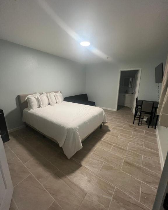 Grimes Hotel | Islander Motel