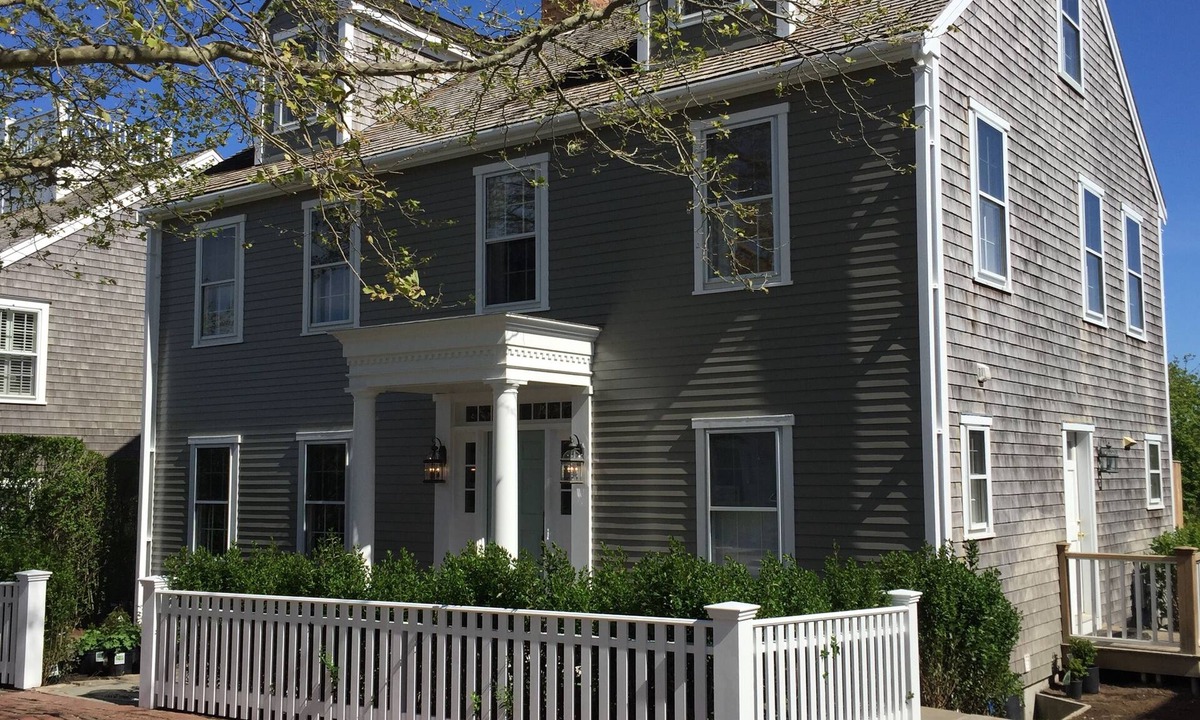 Nantucket Town House | Island’s best “walk everywhere” location. ❤️ 2026 dates + car ferry available!