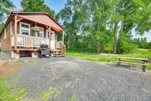 Isle La Motte House | Isle La Motte Cabin ~ 3 Mi to Lake Champlain!