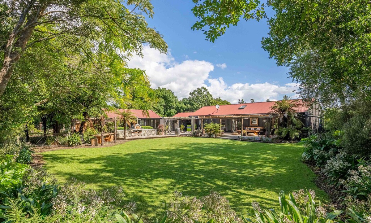 Te Horo House | Isness . Your Haven on Hautere