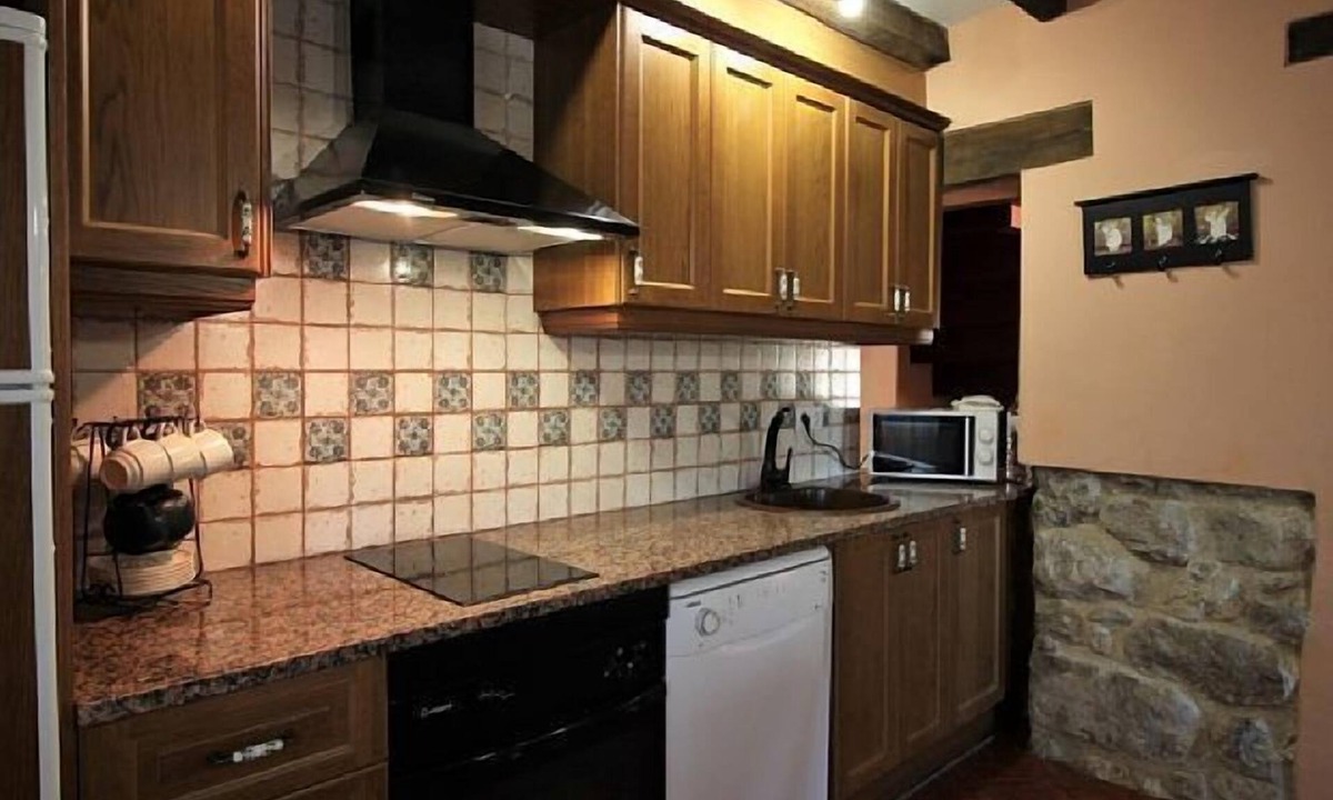 Beuda Cottage | Isolated rural apartments with huge garden and private pool