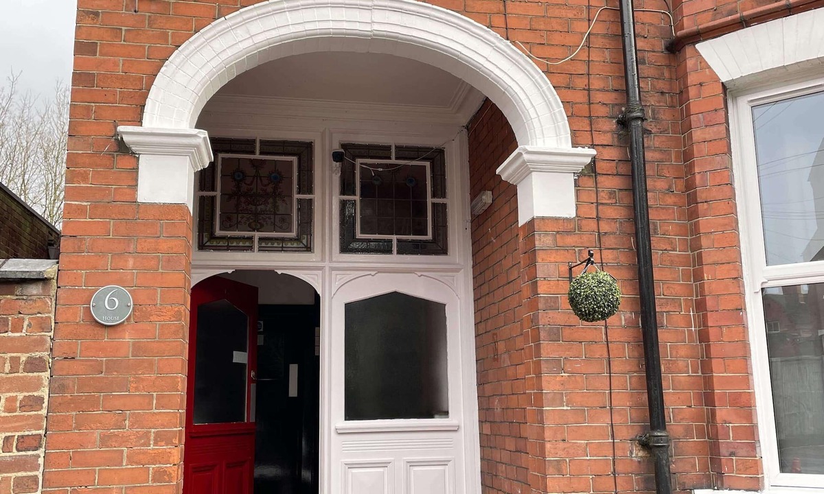 Newcastle-Under-Lyme House | ISUITES