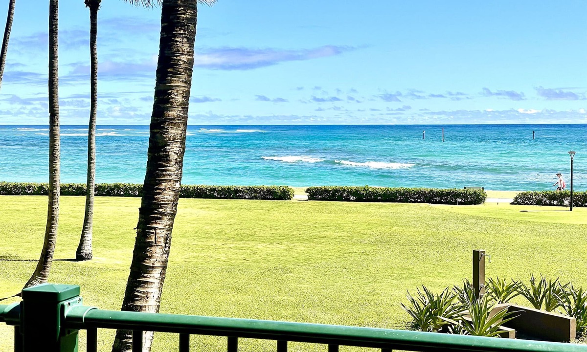 Kapaa Condo | It's All About the View! Oceanfront, A/C, Elevator SPECIAL! 1/3 thru 1/5 Info ↓