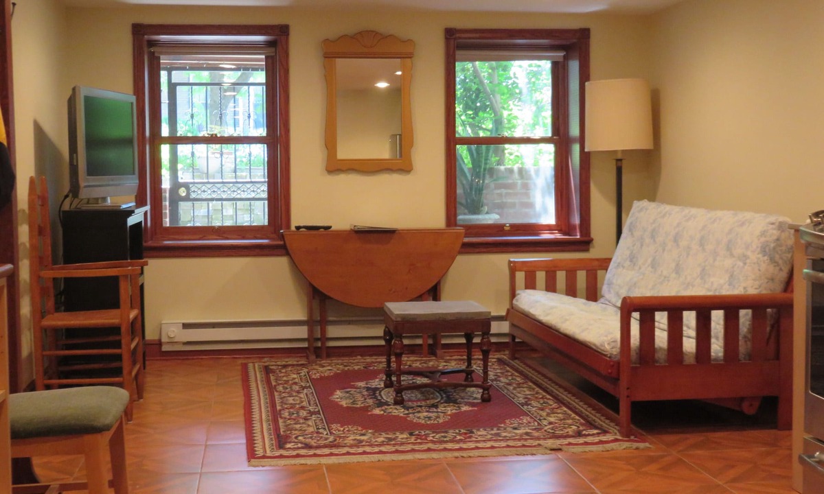 Columbia Heights House | It's SPRING in DC! SAVE BIG on a COZY NW DC 1BR Apt in Adams Morgan near METRO!