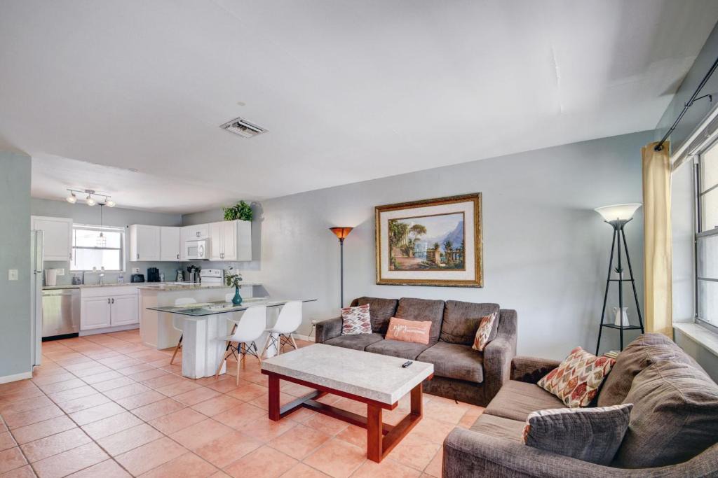 Boynton Beach House | Italian Villa with Backyard - 1mi to Beach