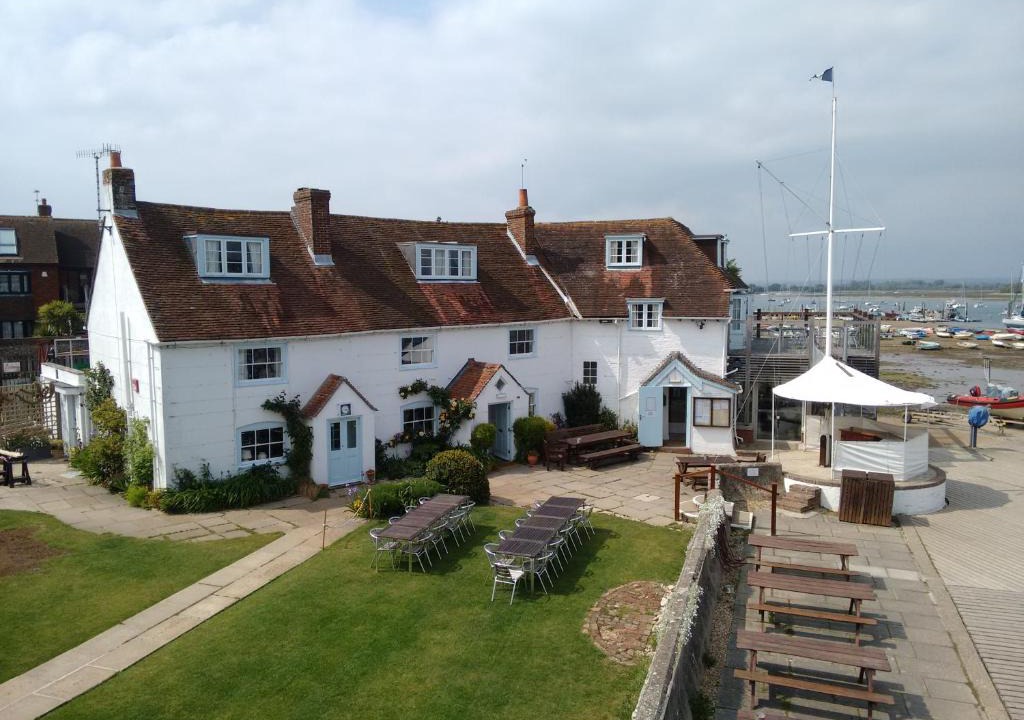 West Itchenor Hotel | Itchenor Sailing Club