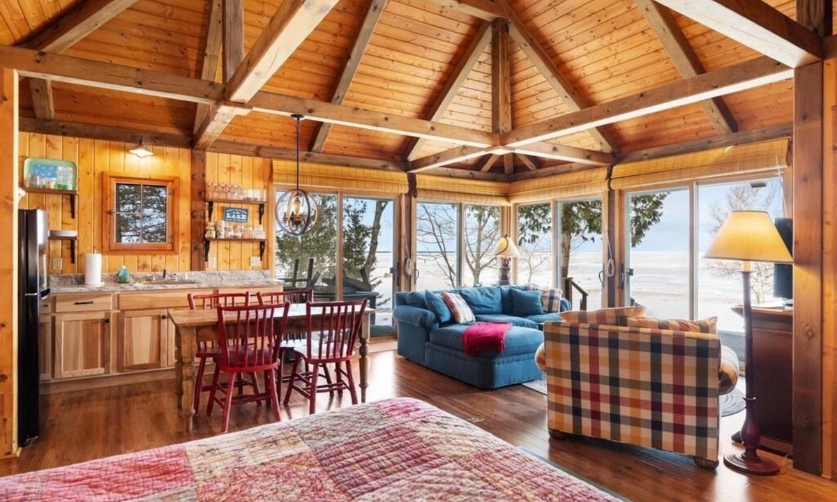 Harbor Springs Cottage | Ivan Cottage: Studio, 1 BA Cottage in Harbor Springs, Sleeps 2
