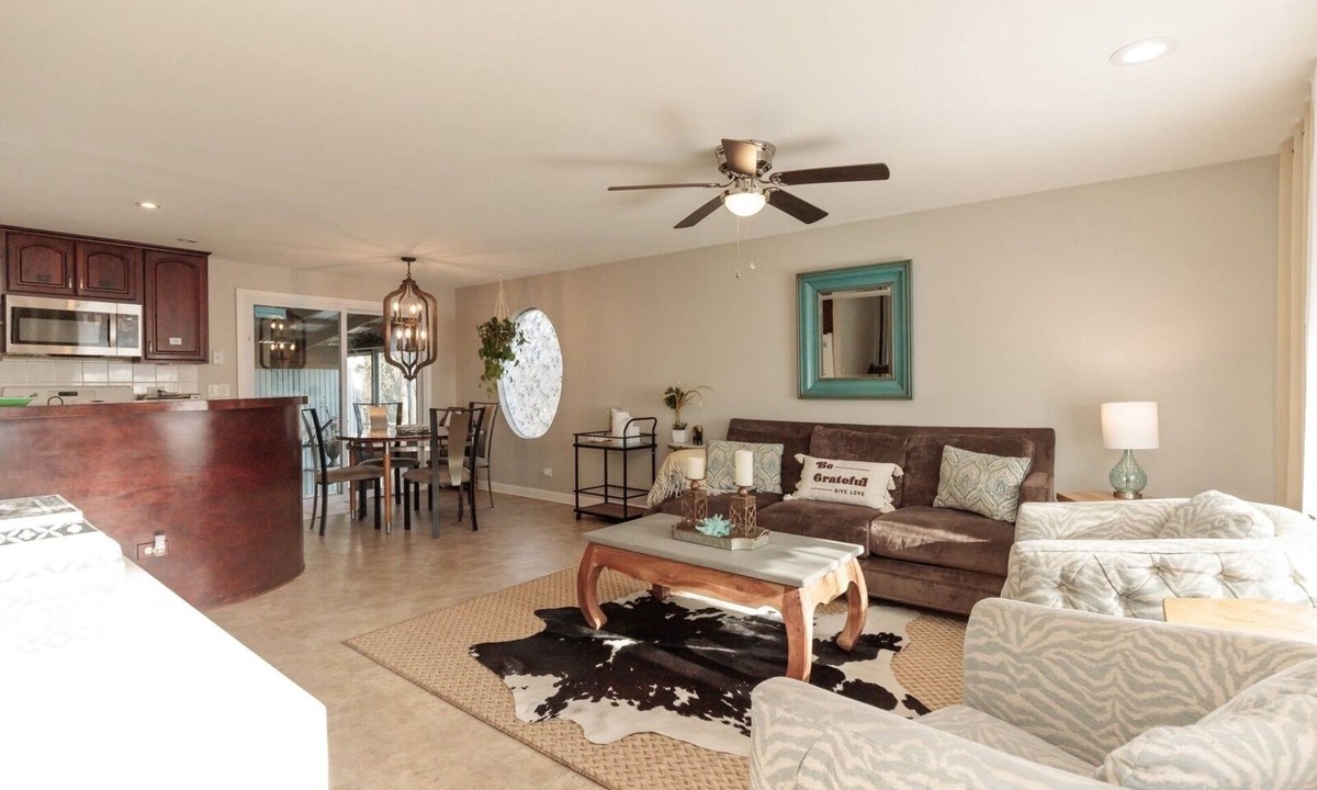 Grayslake House | IVP Manor House Close to Lake, Beach & Naval Base