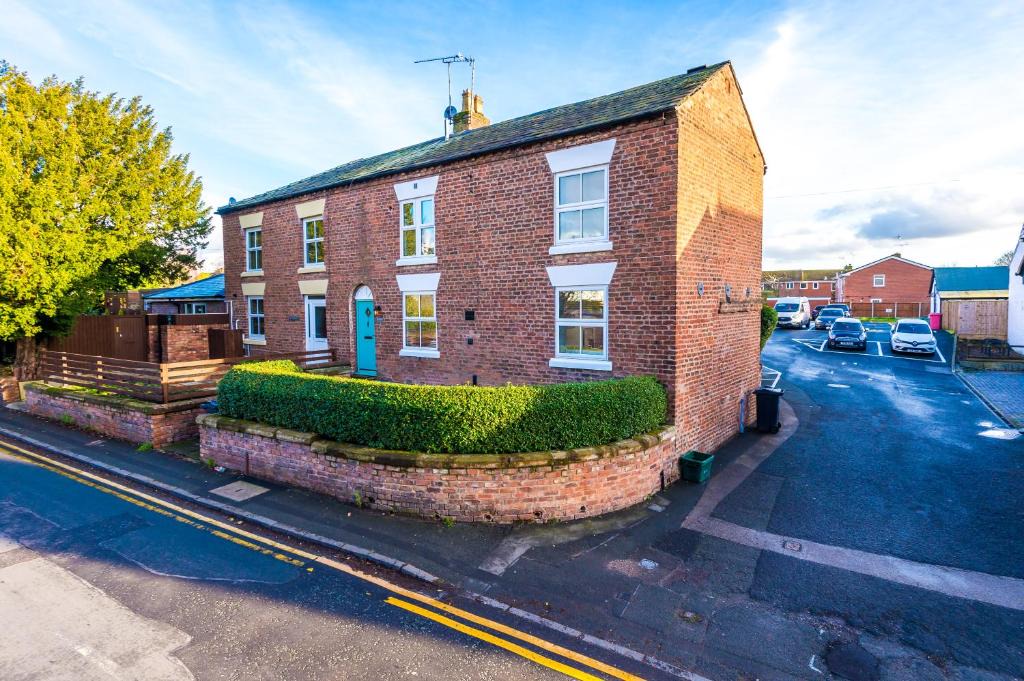 Chorlton-by-Backford House | Ivy House