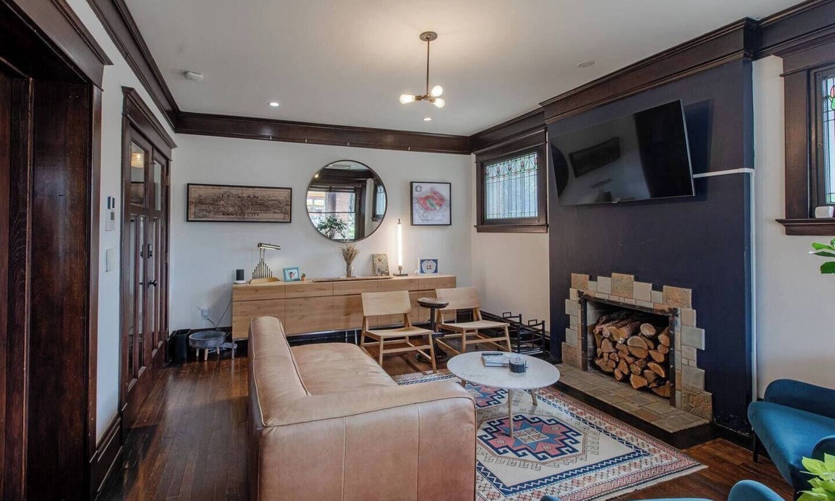 Hanover Place Apartment | Ivy House | Midtown | First Floor