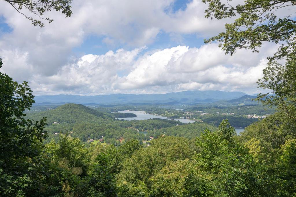Hiawassee House | Ivy Mountain Top
