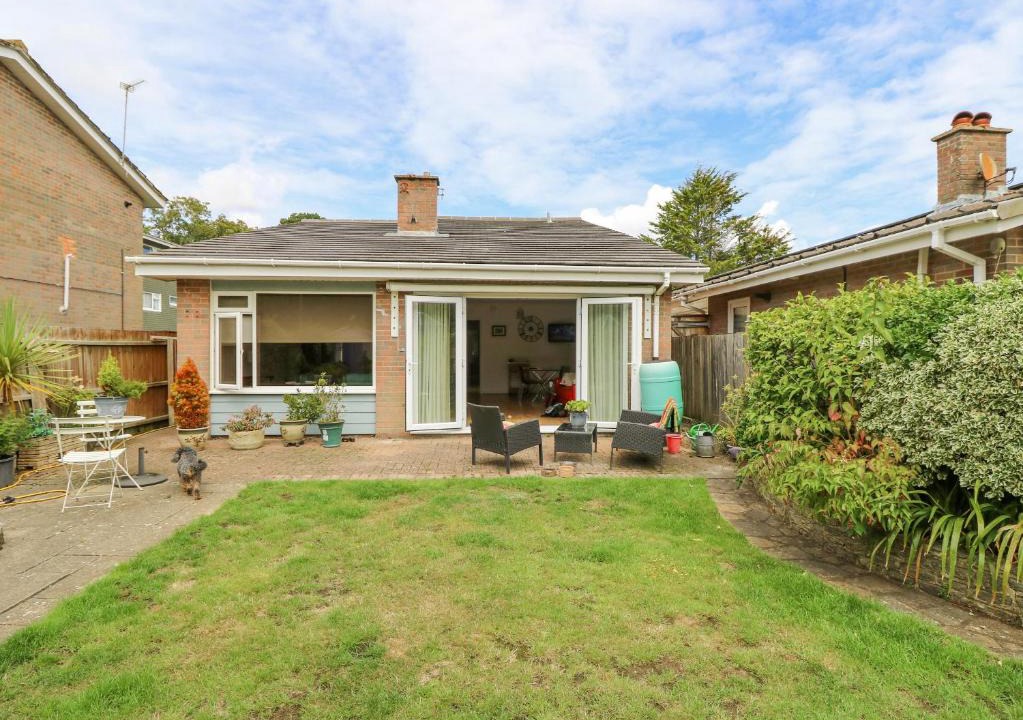 Highcliffe-on-Sea House | Ivys Place