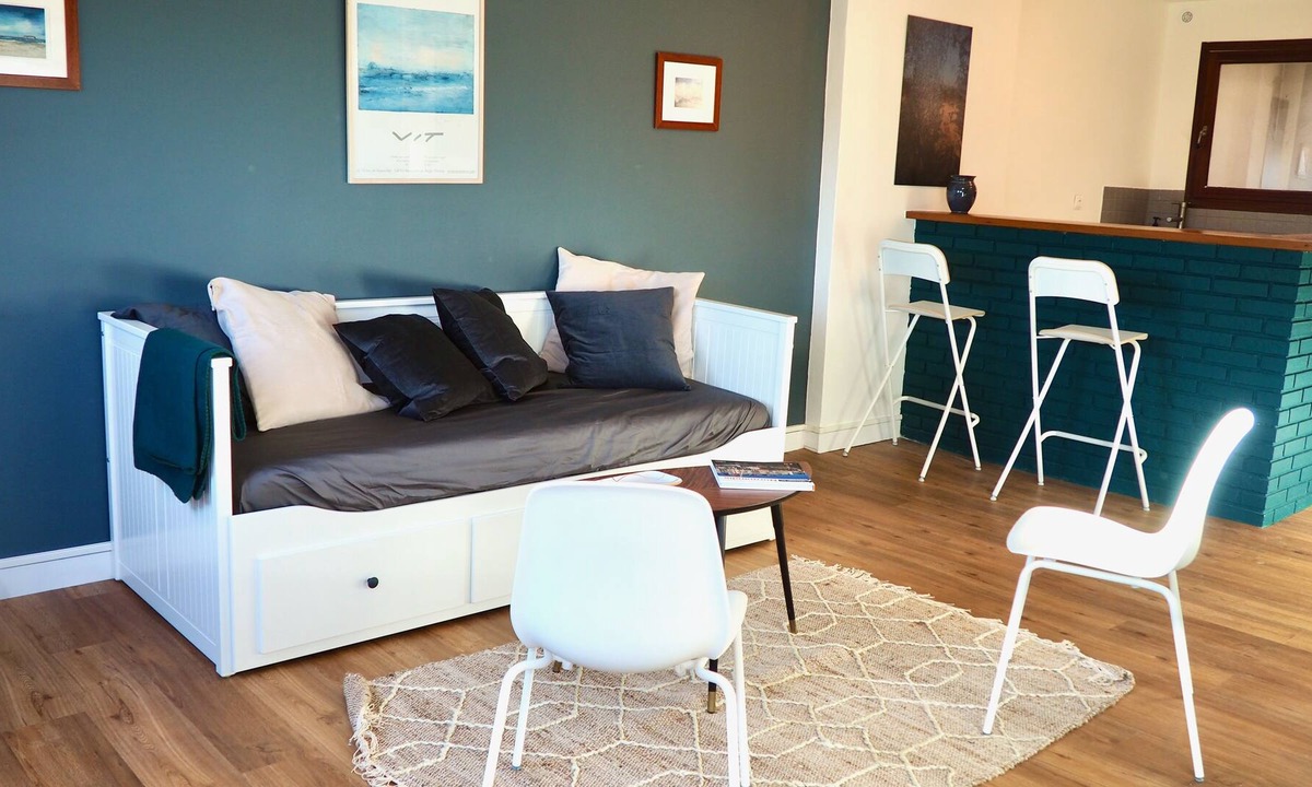 Quartier du chateau Apartment | Izar YourHostHelper