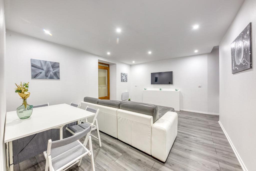 Tonnerre Apartment | J Mo Home - Tonnerre - O' Verre