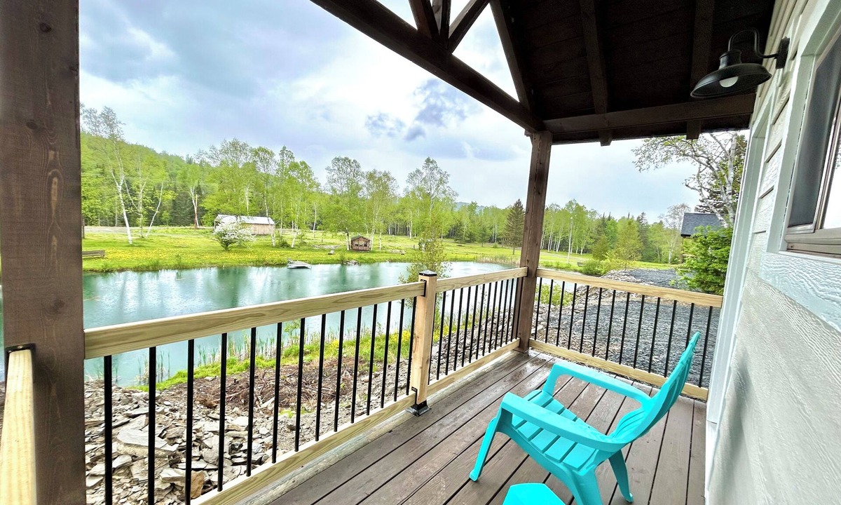 Fort Kent Mills House | J19 South Direct Trail Access King Suite In Town Fast WiFi Sleeps 7