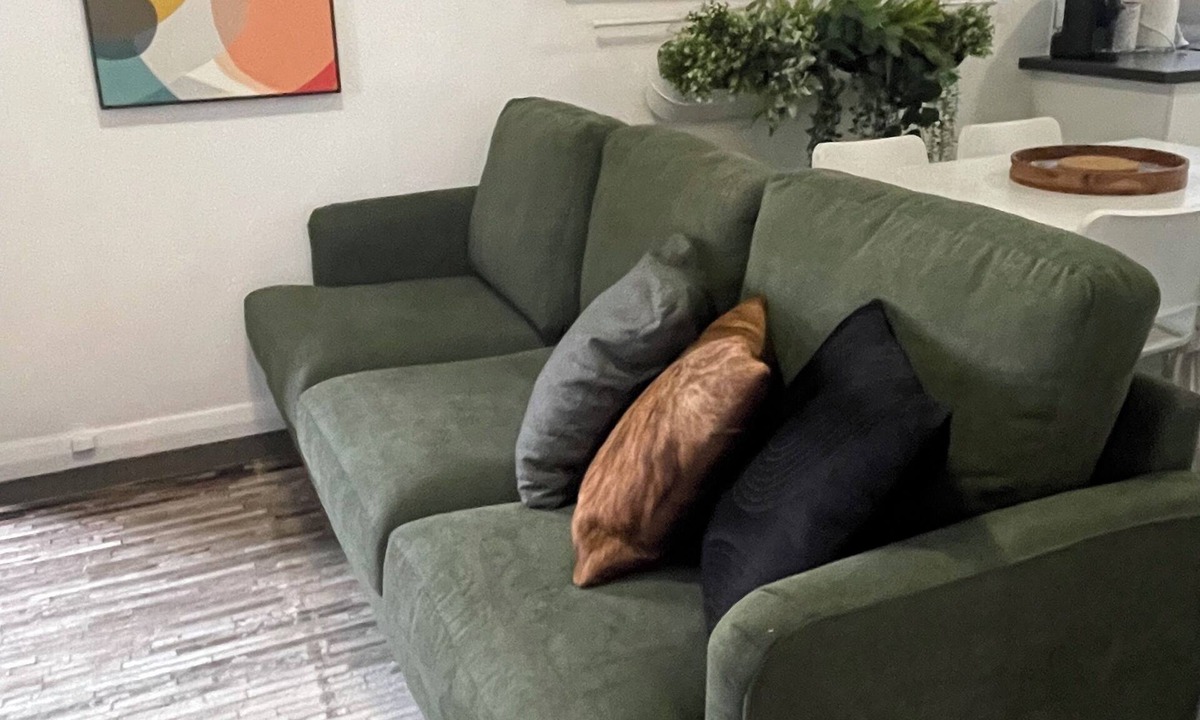 Plympton Apartment | Jacaranda Place - Superior Location